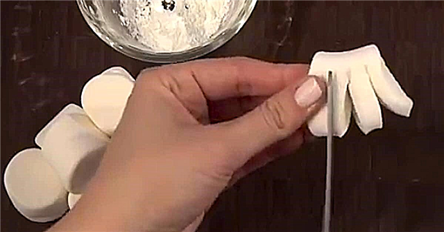 Hur du fyller på dina muffins med marshmallowblommor
