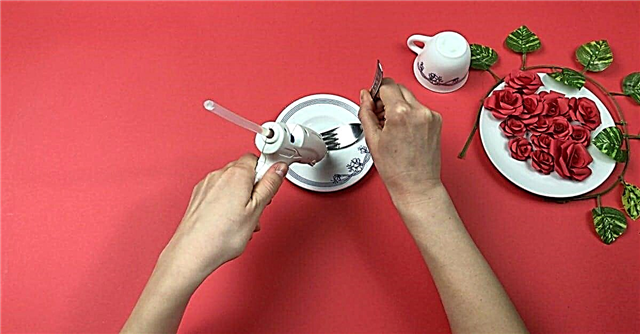 Како направити средишњу „плутајућу шалицу чаја“ за украшавање вашег стола за вечеру