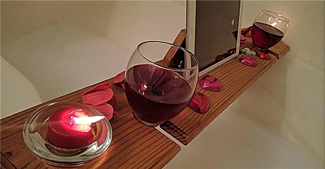 Cómo crear una bandeja de baño con soporte de copa de vino de madera magníficamente rústica